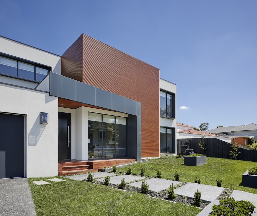 Real Estate — image 12